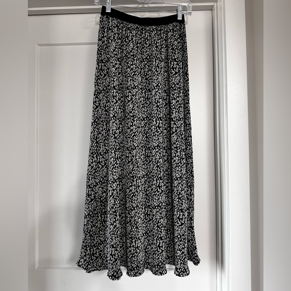 ROPE PICNIC Black and White Floral Women's Skirt